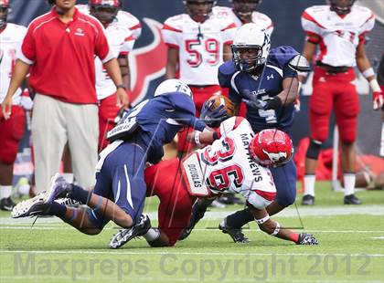 Thumbnail 2 in North Shore vs. Alief Elsik (UIL 5A Division 1 Regional Playoff) photogallery.