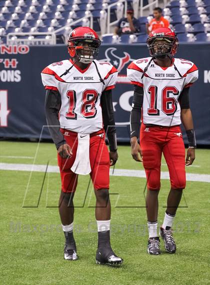 Thumbnail 1 in North Shore vs. Alief Elsik (UIL 5A Division 1 Regional Playoff) photogallery.