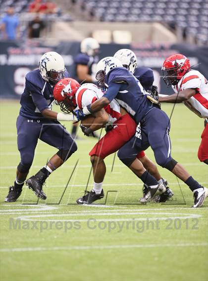 Thumbnail 2 in North Shore vs. Alief Elsik (UIL 5A Division 1 Regional Playoff) photogallery.