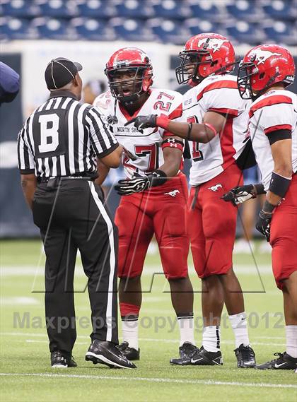 Thumbnail 1 in North Shore vs. Alief Elsik (UIL 5A Division 1 Regional Playoff) photogallery.