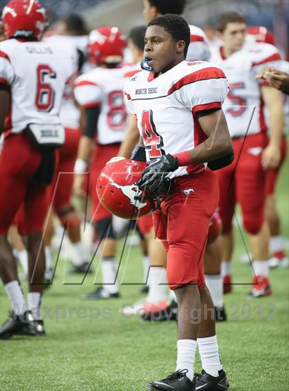 Thumbnail 2 in North Shore vs. Alief Elsik (UIL 5A Division 1 Regional Playoff) photogallery.