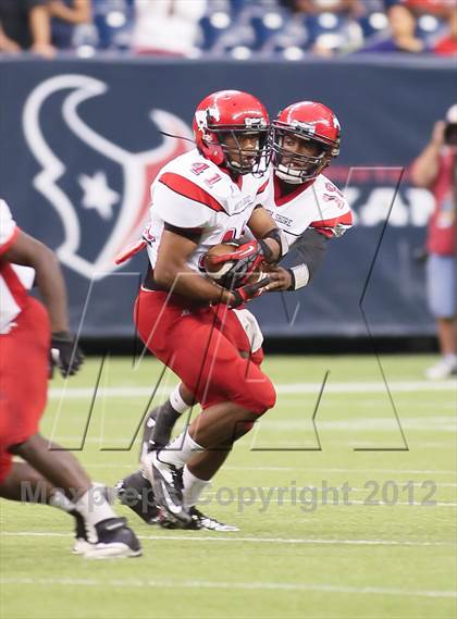 Thumbnail 2 in North Shore vs. Alief Elsik (UIL 5A Division 1 Regional Playoff) photogallery.