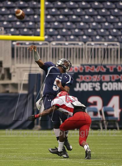 Thumbnail 2 in North Shore vs. Alief Elsik (UIL 5A Division 1 Regional Playoff) photogallery.