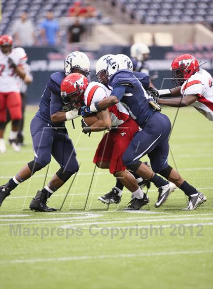 Thumbnail 1 in North Shore vs. Alief Elsik (UIL 5A Division 1 Regional Playoff) photogallery.