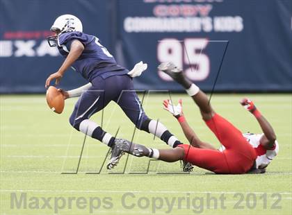 Thumbnail 2 in North Shore vs. Alief Elsik (UIL 5A Division 1 Regional Playoff) photogallery.