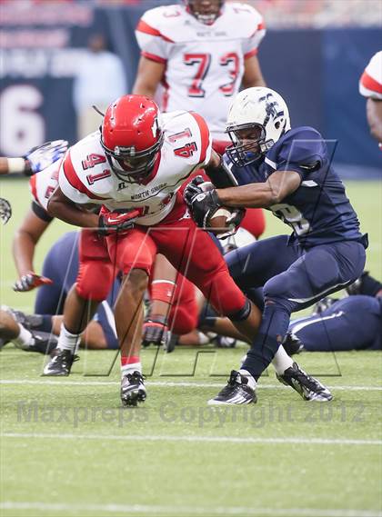 Thumbnail 1 in North Shore vs. Alief Elsik (UIL 5A Division 1 Regional Playoff) photogallery.