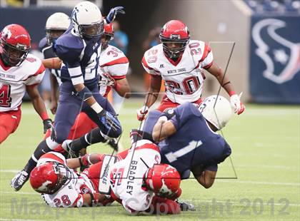 Thumbnail 2 in North Shore vs. Alief Elsik (UIL 5A Division 1 Regional Playoff) photogallery.