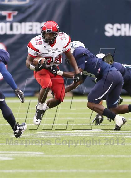 Thumbnail 1 in North Shore vs. Alief Elsik (UIL 5A Division 1 Regional Playoff) photogallery.