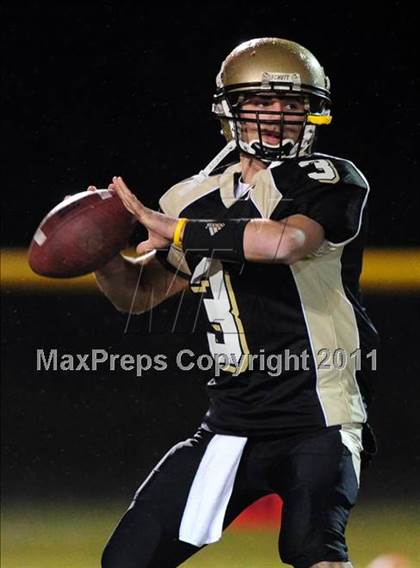 Thumbnail 1 in North Haven @ Hand (CIAC Class L Quarterfinal) photogallery.
