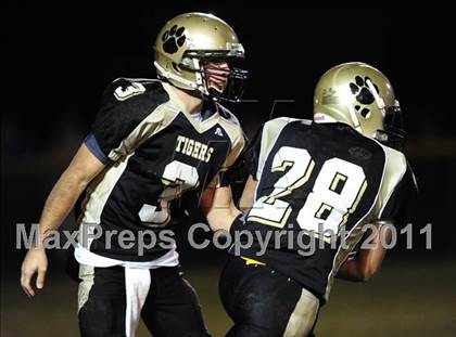 Thumbnail 2 in North Haven @ Hand (CIAC Class L Quarterfinal) photogallery.