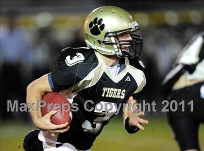 Thumbnail 3 in North Haven @ Hand (CIAC Class L Quarterfinal) photogallery.