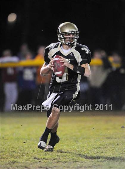 Thumbnail 2 in North Haven @ Hand (CIAC Class L Quarterfinal) photogallery.
