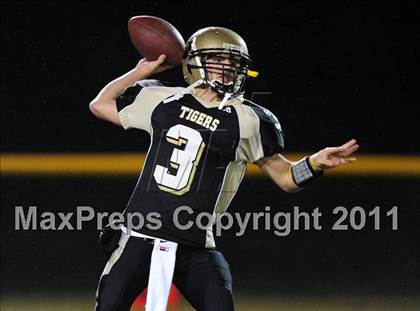 Thumbnail 2 in North Haven @ Hand (CIAC Class L Quarterfinal) photogallery.