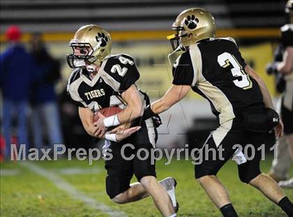 Thumbnail 3 in North Haven @ Hand (CIAC Class L Quarterfinal) photogallery.