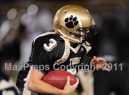 Thumbnail 2 in North Haven @ Hand (CIAC Class L Quarterfinal) photogallery.