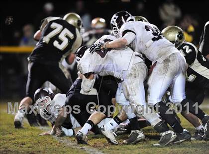Thumbnail 3 in North Haven @ Hand (CIAC Class L Quarterfinal) photogallery.