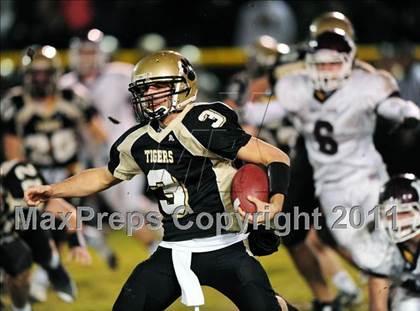 Thumbnail 3 in North Haven @ Hand (CIAC Class L Quarterfinal) photogallery.