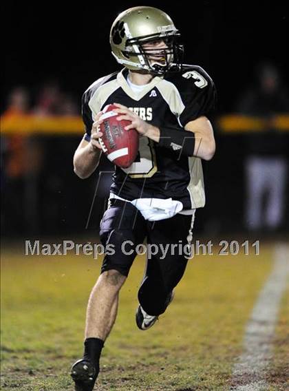 Thumbnail 3 in North Haven @ Hand (CIAC Class L Quarterfinal) photogallery.