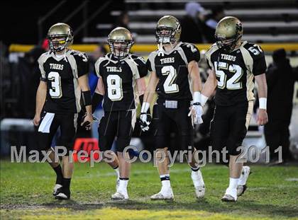 Thumbnail 3 in North Haven @ Hand (CIAC Class L Quarterfinal) photogallery.