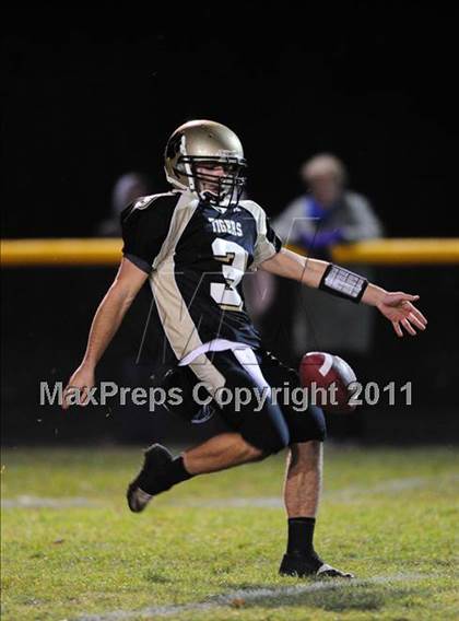 Thumbnail 2 in North Haven @ Hand (CIAC Class L Quarterfinal) photogallery.