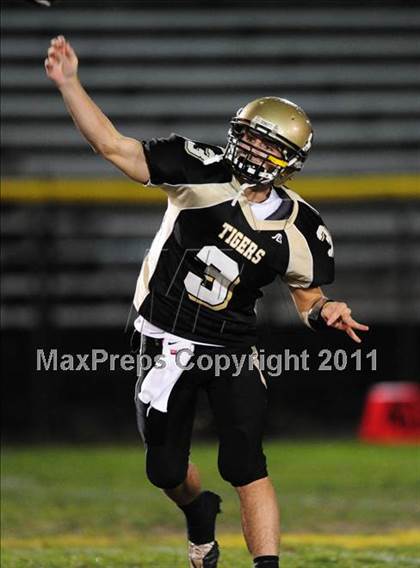 Thumbnail 3 in North Haven @ Hand (CIAC Class L Quarterfinal) photogallery.