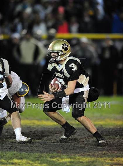 Thumbnail 2 in North Haven @ Hand (CIAC Class L Quarterfinal) photogallery.