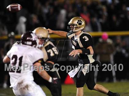 Thumbnail 2 in North Haven @ Hand (CIAC Class L Quarterfinal) photogallery.
