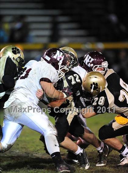 Thumbnail 2 in North Haven @ Hand (CIAC Class L Quarterfinal) photogallery.