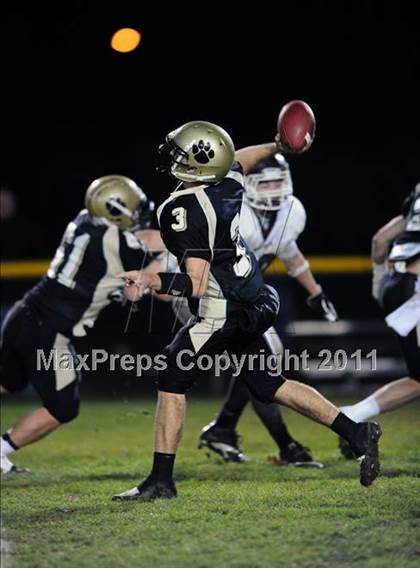 Thumbnail 2 in North Haven @ Hand (CIAC Class L Quarterfinal) photogallery.