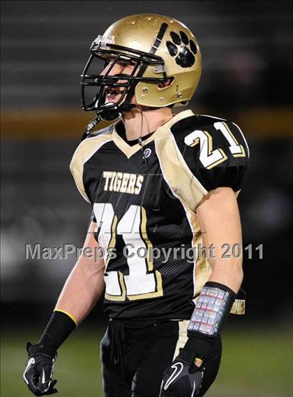 Thumbnail 3 in North Haven @ Hand (CIAC Class L Quarterfinal) photogallery.