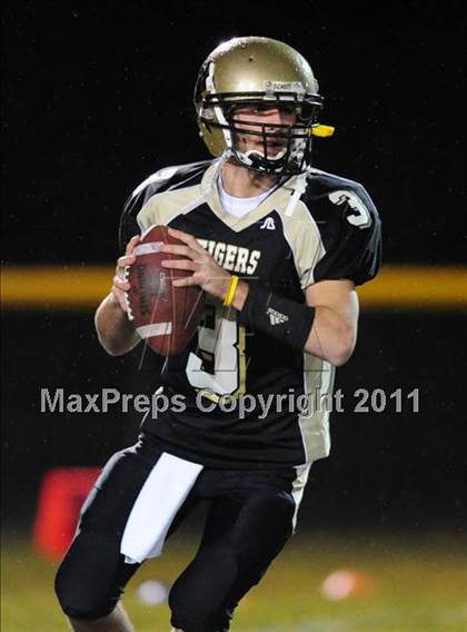 Thumbnail 3 in North Haven @ Hand (CIAC Class L Quarterfinal) photogallery.