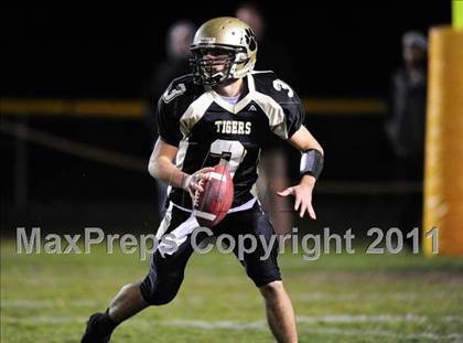 Thumbnail 3 in North Haven @ Hand (CIAC Class L Quarterfinal) photogallery.