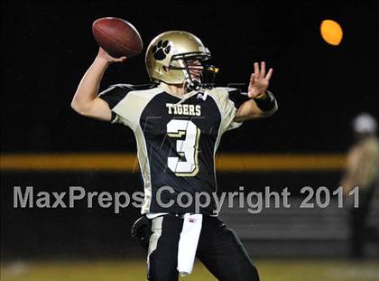 Thumbnail 3 in North Haven @ Hand (CIAC Class L Quarterfinal) photogallery.