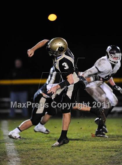Thumbnail 3 in North Haven @ Hand (CIAC Class L Quarterfinal) photogallery.