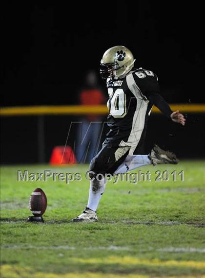 Thumbnail 3 in North Haven @ Hand (CIAC Class L Quarterfinal) photogallery.