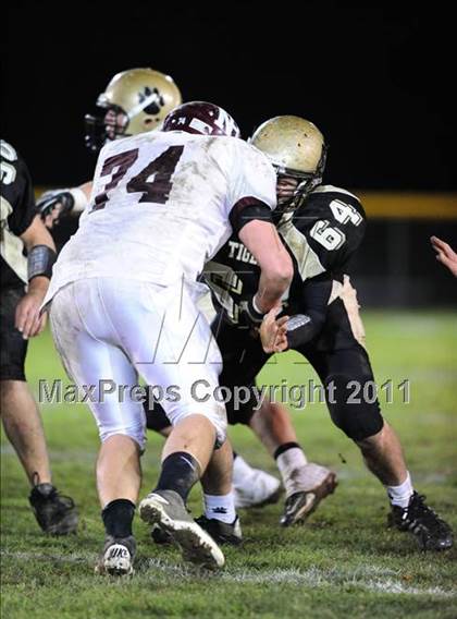 Thumbnail 3 in North Haven @ Hand (CIAC Class L Quarterfinal) photogallery.