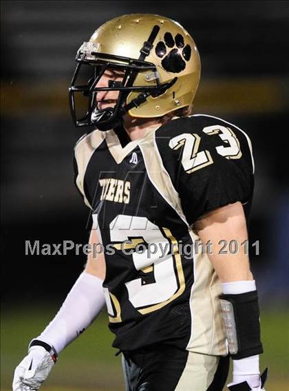 Thumbnail 2 in North Haven @ Hand (CIAC Class L Quarterfinal) photogallery.