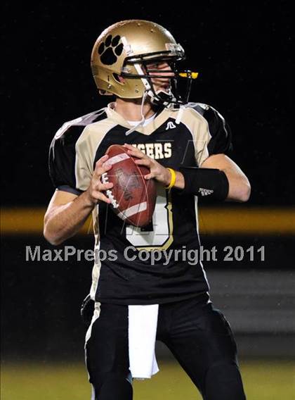 Thumbnail 2 in North Haven @ Hand (CIAC Class L Quarterfinal) photogallery.