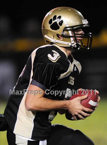 Thumbnail 3 in North Haven @ Hand (CIAC Class L Quarterfinal) photogallery.