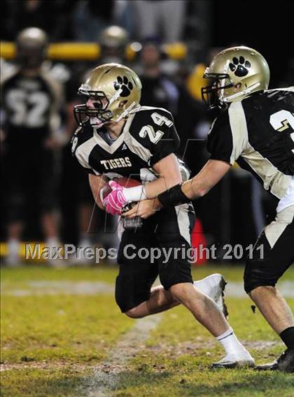 Thumbnail 2 in North Haven @ Hand (CIAC Class L Quarterfinal) photogallery.