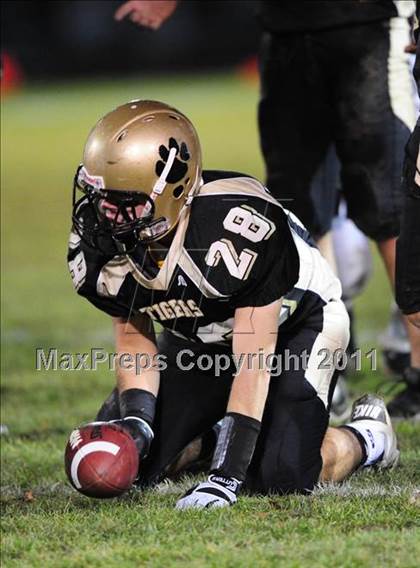 Thumbnail 3 in North Haven @ Hand (CIAC Class L Quarterfinal) photogallery.