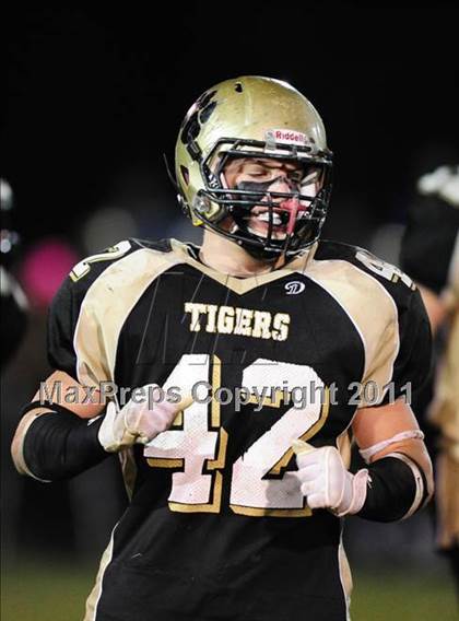Thumbnail 2 in North Haven @ Hand (CIAC Class L Quarterfinal) photogallery.