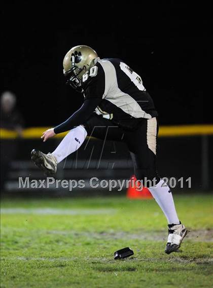 Thumbnail 3 in North Haven @ Hand (CIAC Class L Quarterfinal) photogallery.