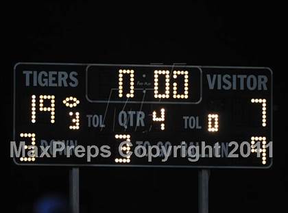 Thumbnail 2 in North Haven @ Hand (CIAC Class L Quarterfinal) photogallery.