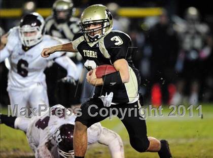 Thumbnail 1 in North Haven @ Hand (CIAC Class L Quarterfinal) photogallery.
