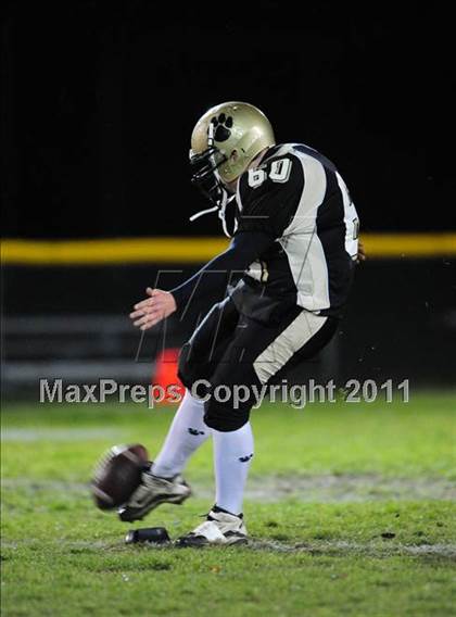 Thumbnail 2 in North Haven @ Hand (CIAC Class L Quarterfinal) photogallery.