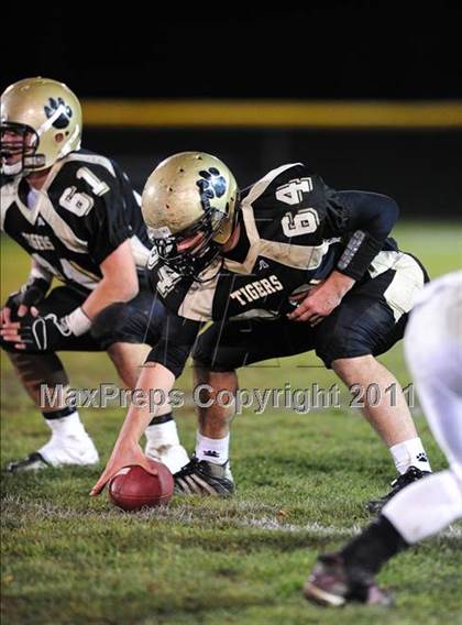 Thumbnail 1 in North Haven @ Hand (CIAC Class L Quarterfinal) photogallery.