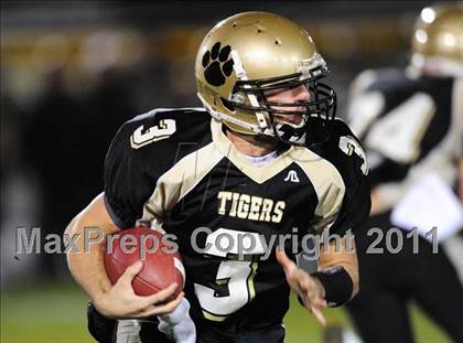 Thumbnail 1 in North Haven @ Hand (CIAC Class L Quarterfinal) photogallery.