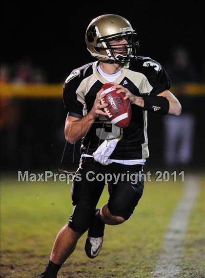 Thumbnail 1 in North Haven @ Hand (CIAC Class L Quarterfinal) photogallery.