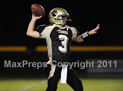 Thumbnail 2 in North Haven @ Hand (CIAC Class L Quarterfinal) photogallery.
